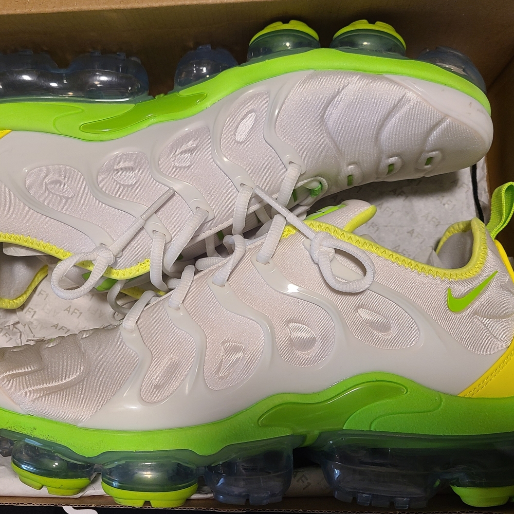 White and Green Vapormax - Picture 7 of 8